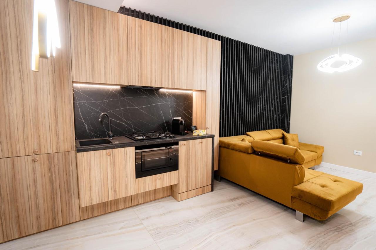 Deluxe Aparthotel Marwell Residence Suceava Exterior photo